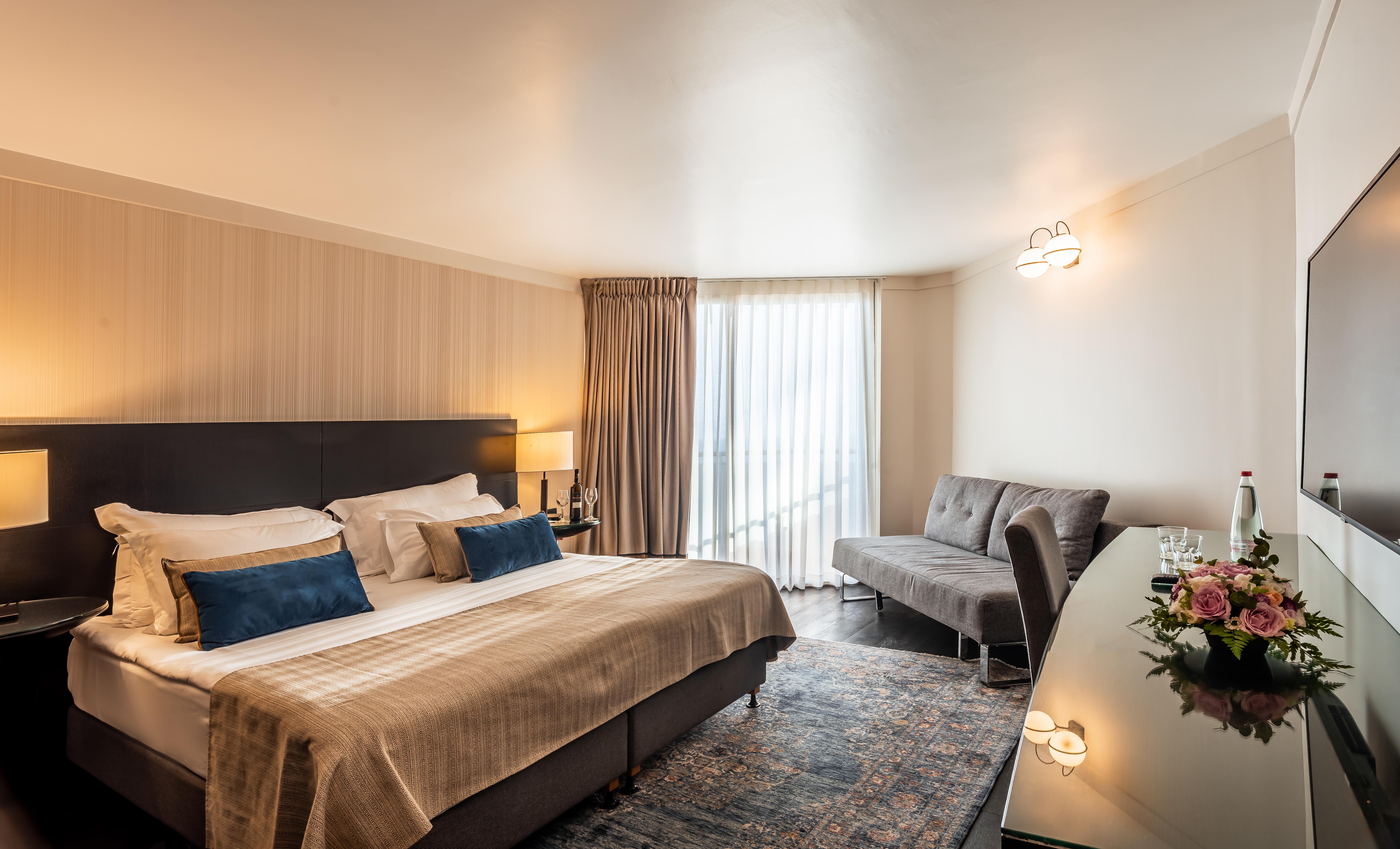 Daniel Herzliya Hotel Exterior photo A room at the hotel