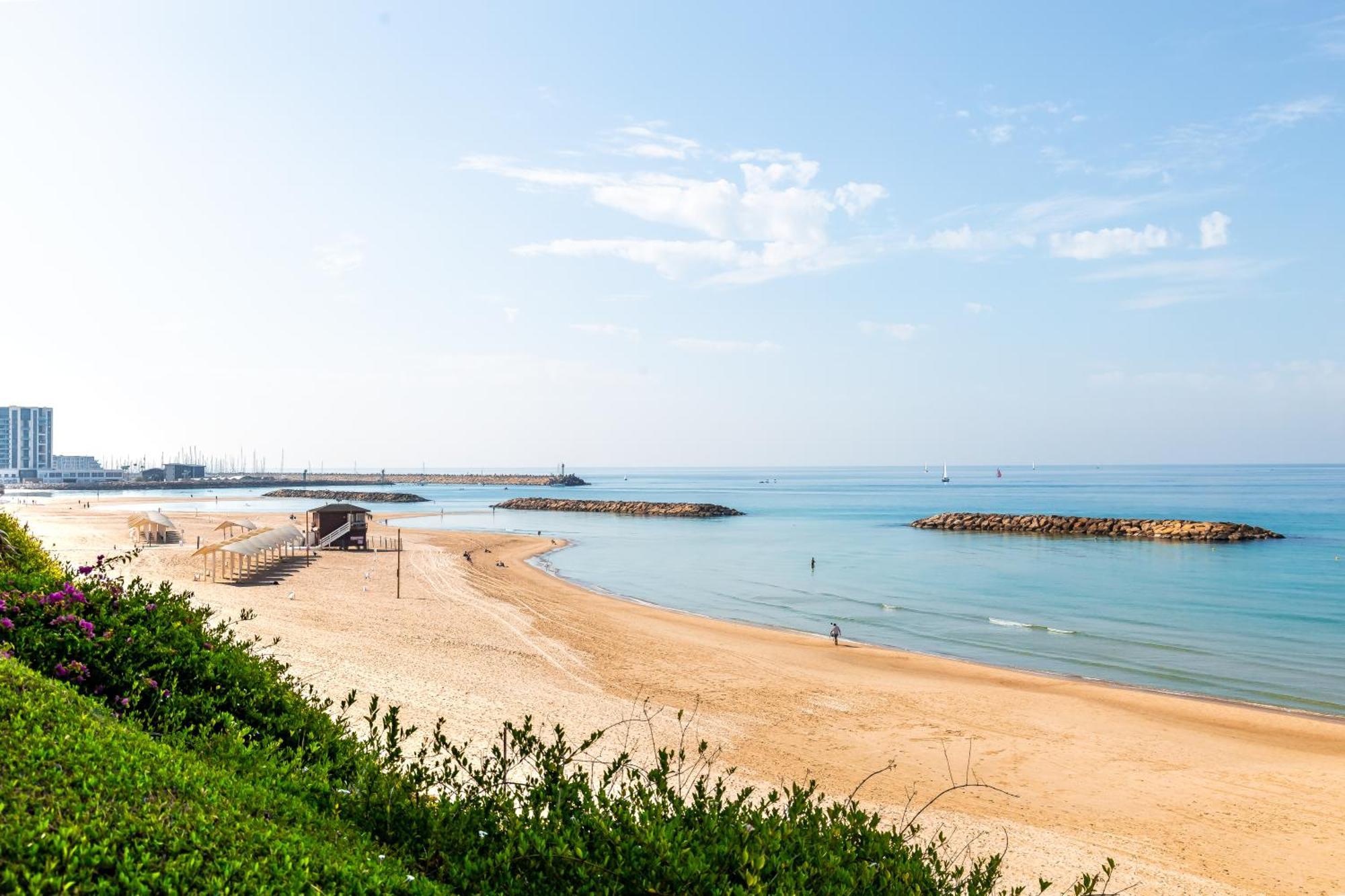 Daniel Herzliya Hotel Exterior photo The beach of Netanya