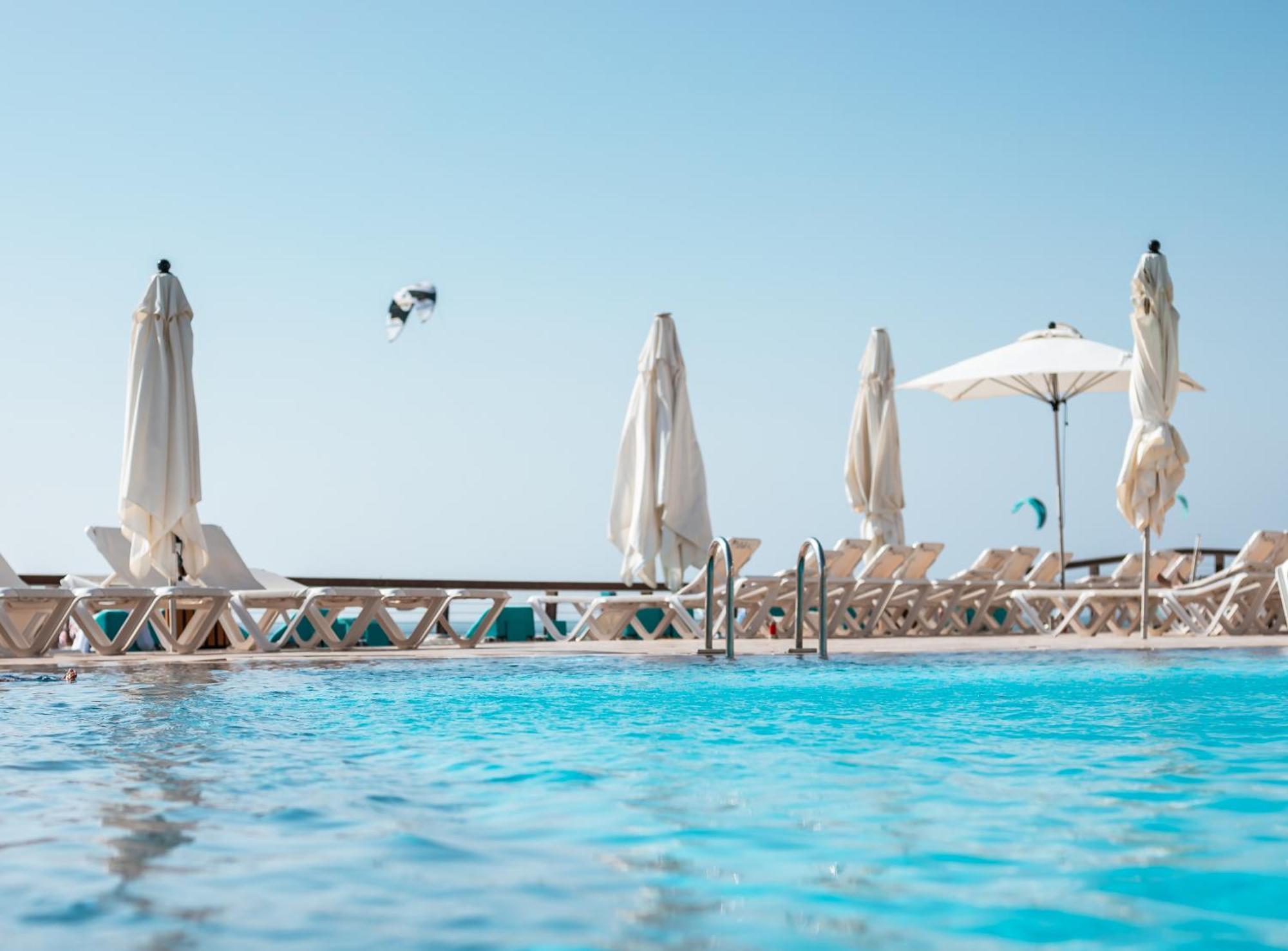 Daniel Herzliya Hotel Exterior photo A swimming pool